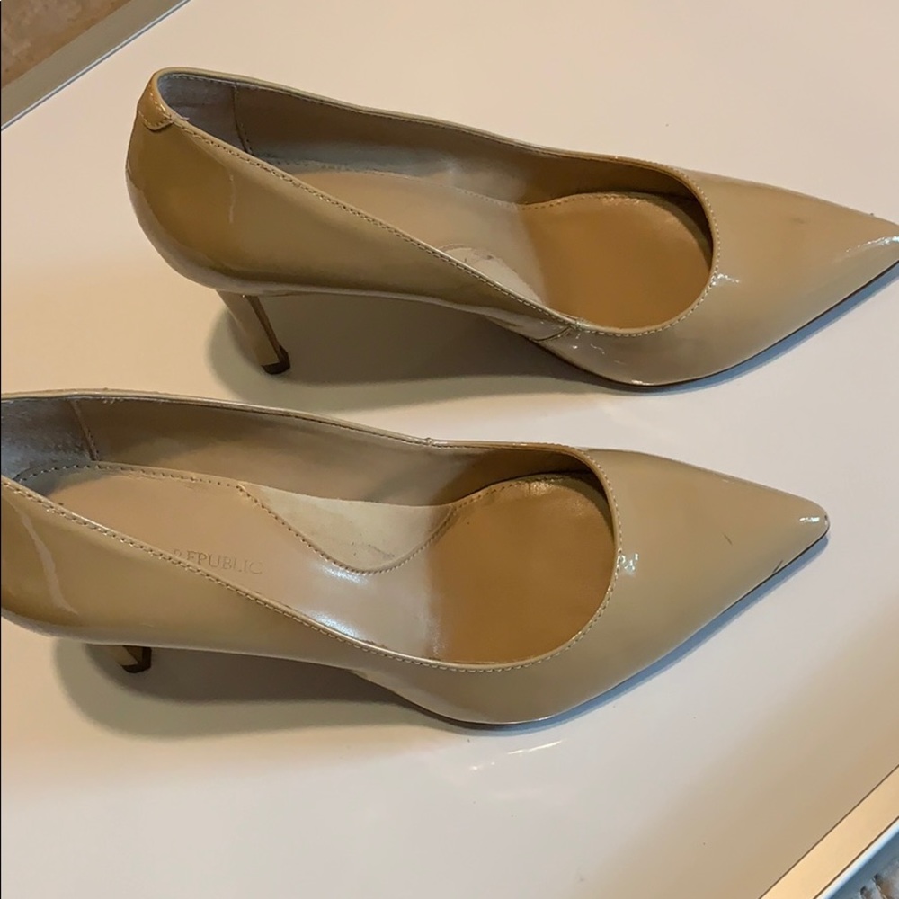 Tan patten leather heels